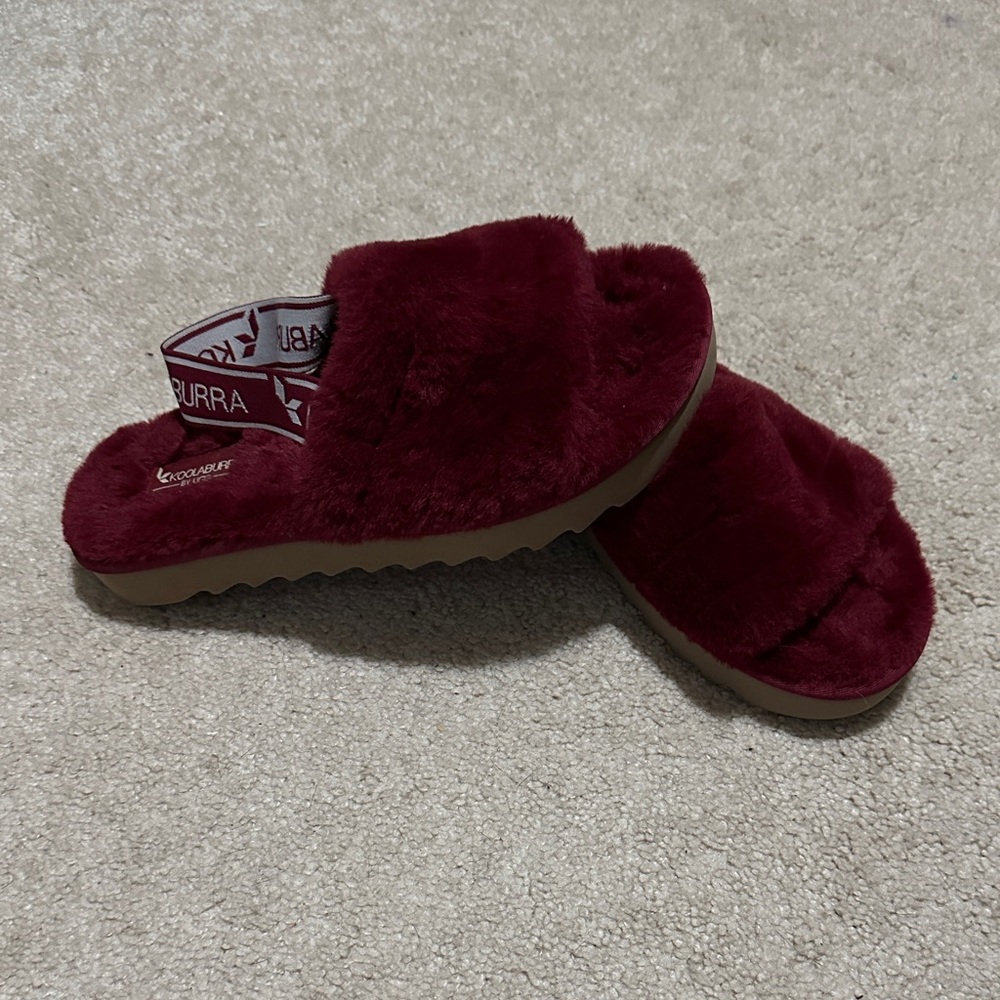 Koolaburra Women's Plush Burgundy Slippers